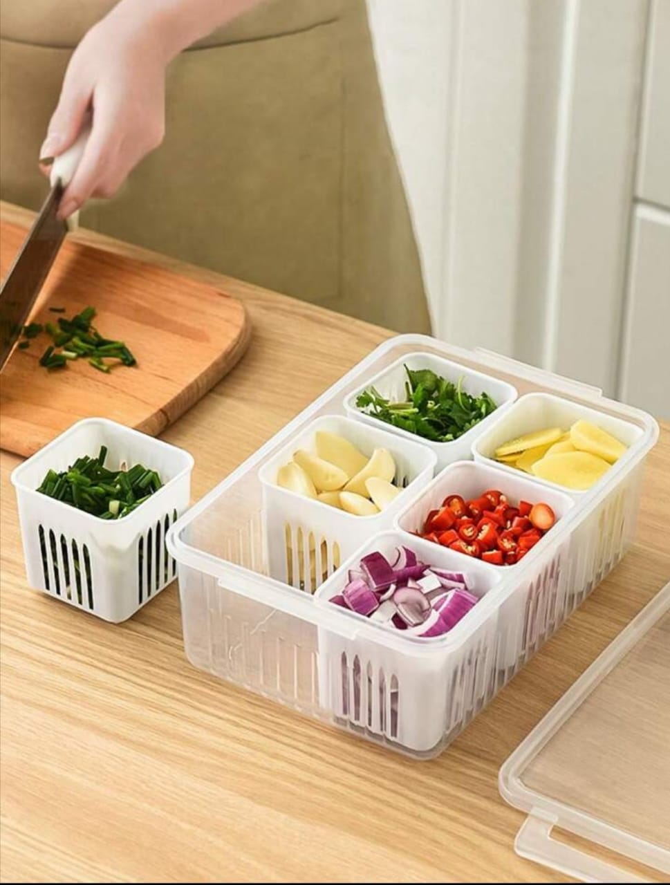 6 Compartment Refrigerator Food Storage Container with Removable Bins Vent Drain Design and Clip On Lid