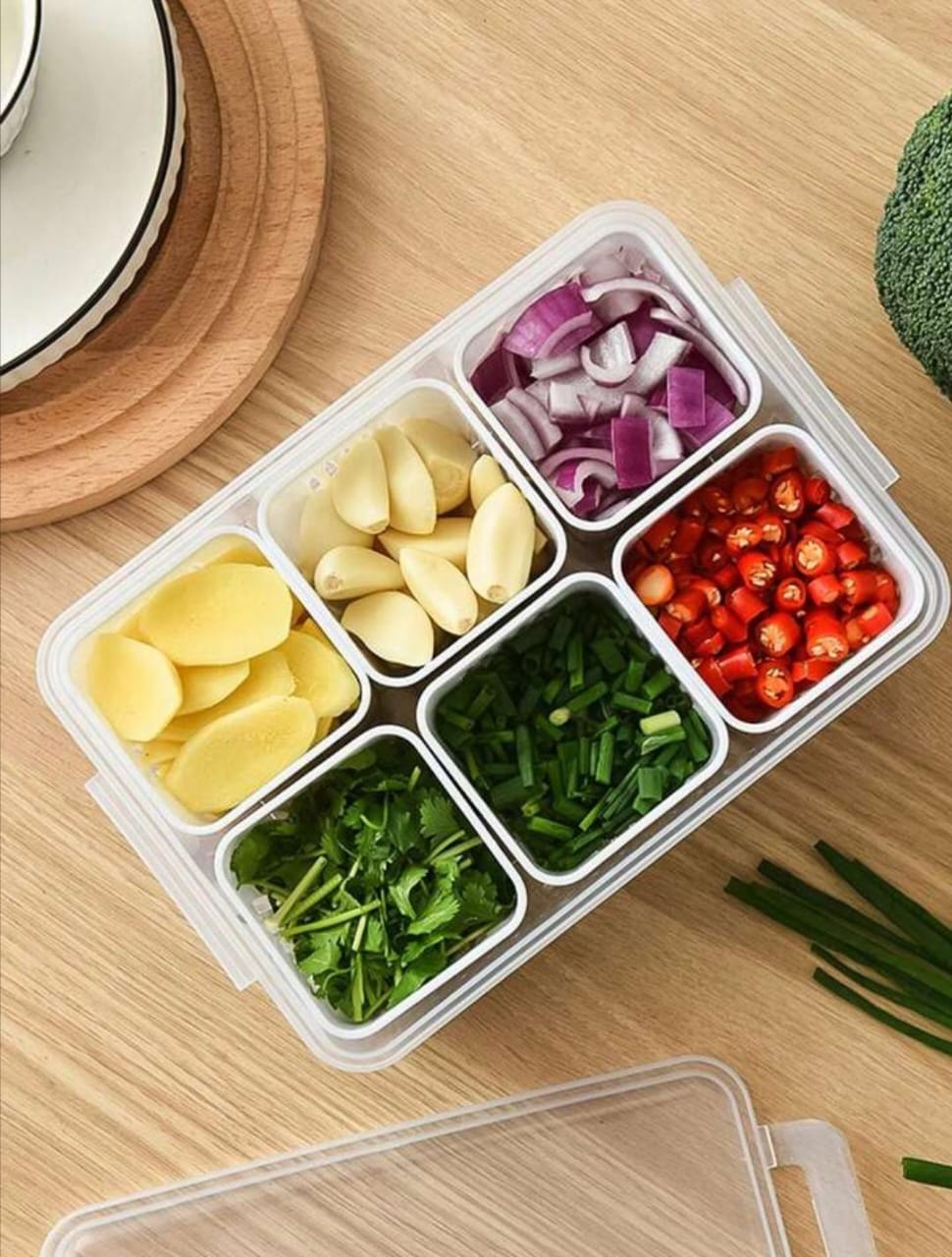 6 Compartment Refrigerator Food Storage Container with Removable Bins Vent Drain Design and Clip On Lid