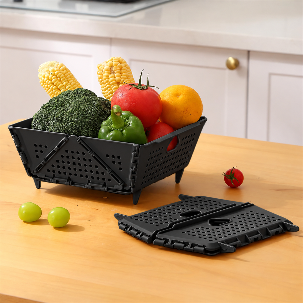 Space Saving Foldable Colander with Raised Feet and Fast Drainage