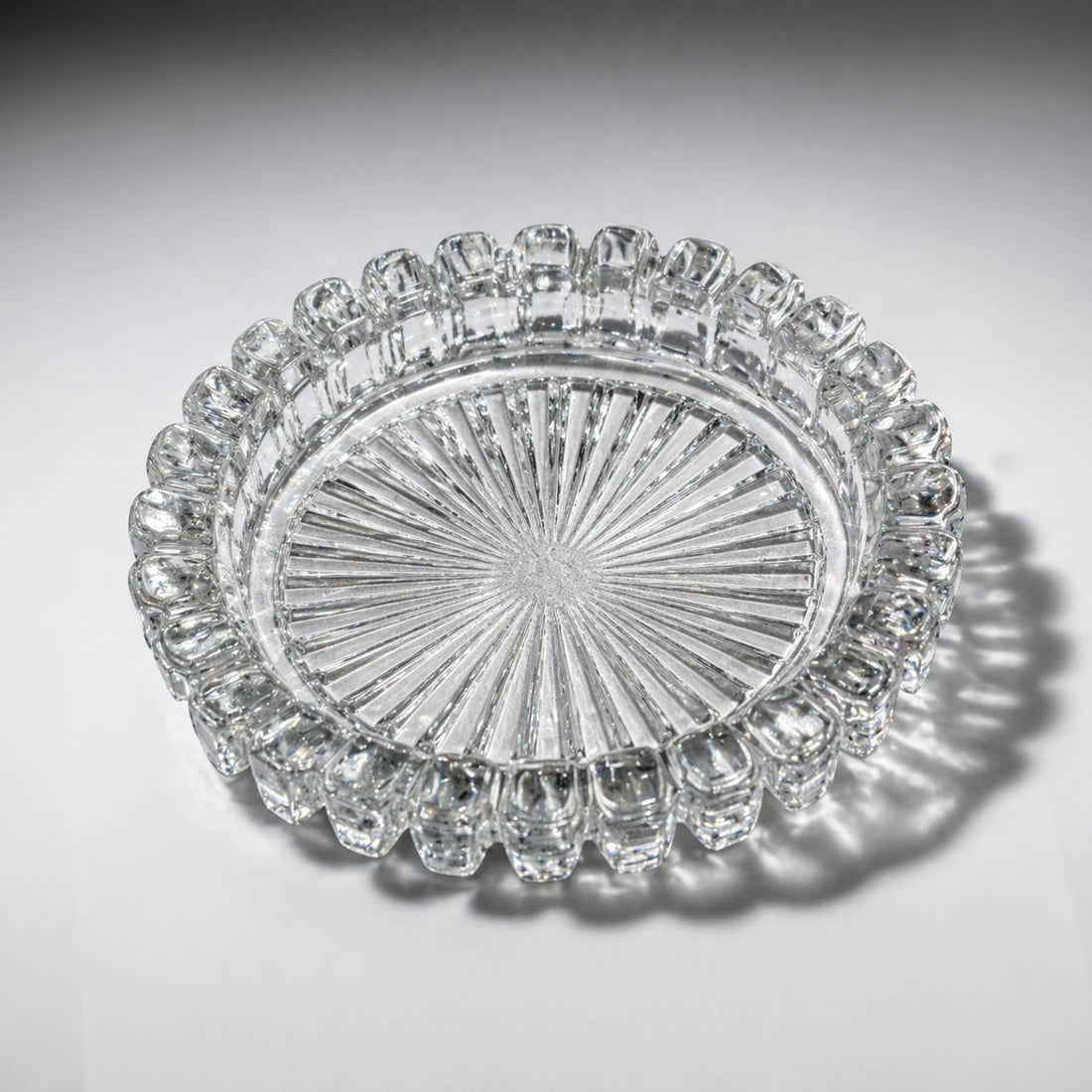 Milan City Glass Crystal Ashtray Round Clear Decorative Cigarette Ash Holder Table Ashtray Heavy Glass Smoking Ashtray Home Office Outdoor 16 5 cm