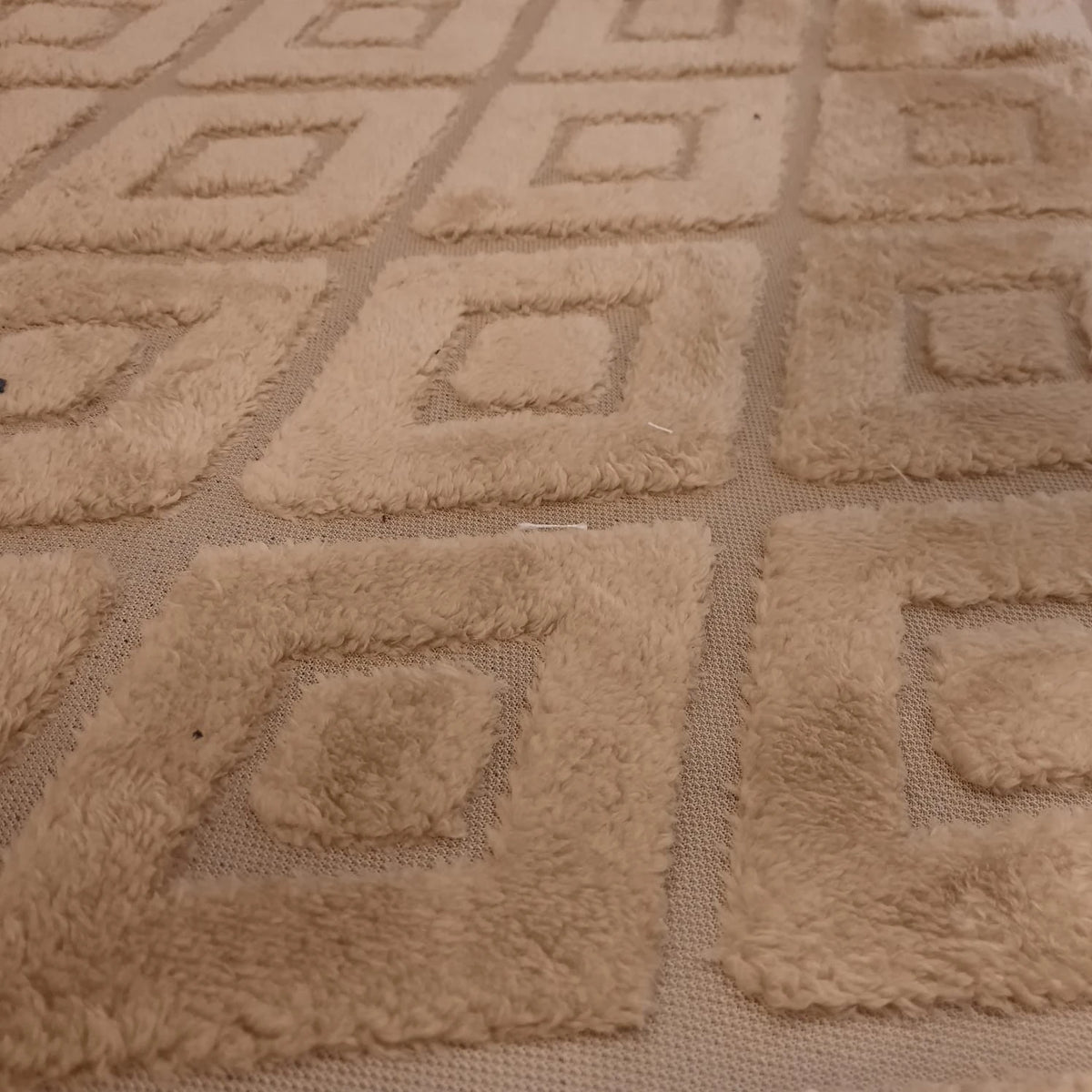 Geometric Pattern Carpet – 140×80 cm