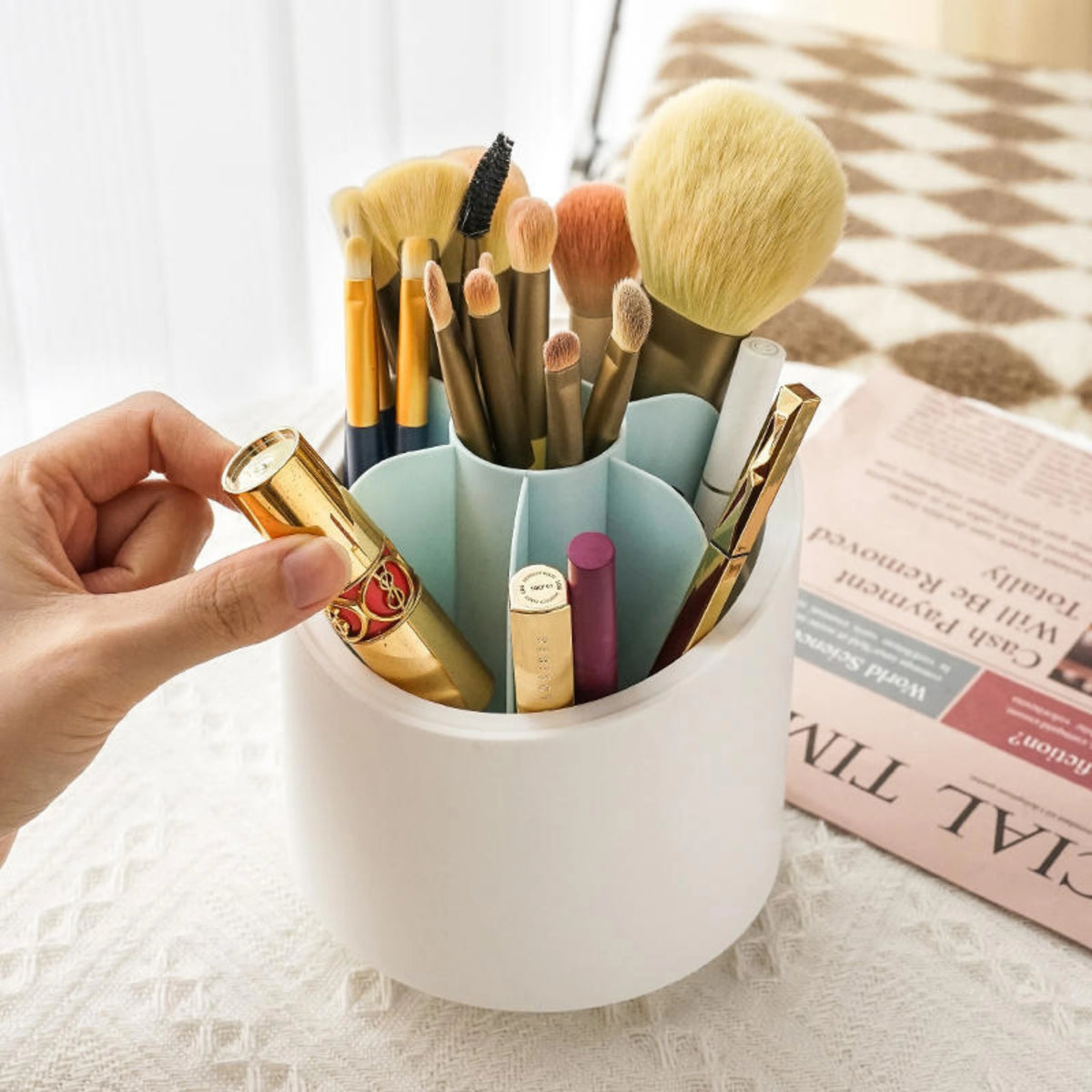 Rotating Makeup Brush Holder - Image 3