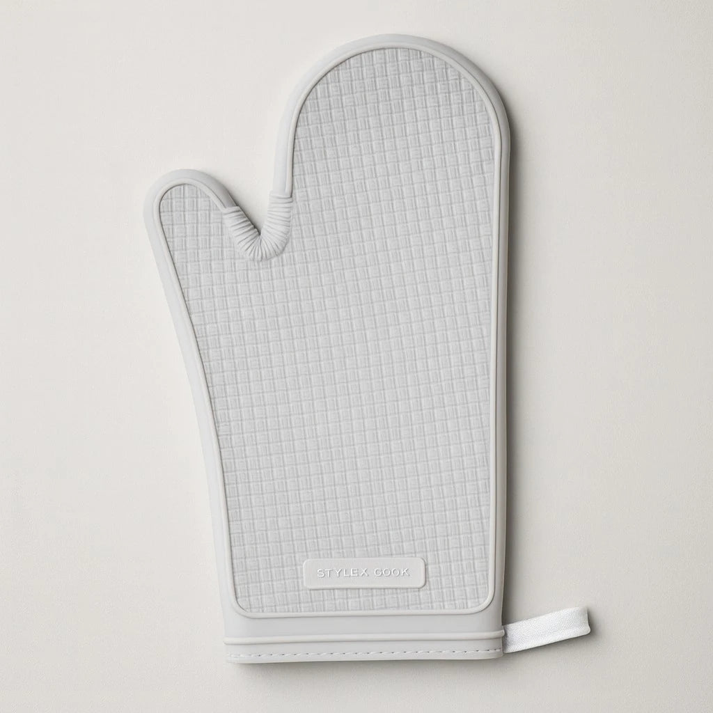 Textured Silicone Heat-Resistant Oven Mitt - Image 4